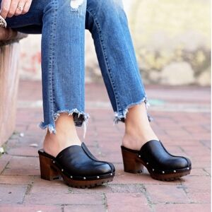 BRAND NEW UGG Judi Black Leather Clogs